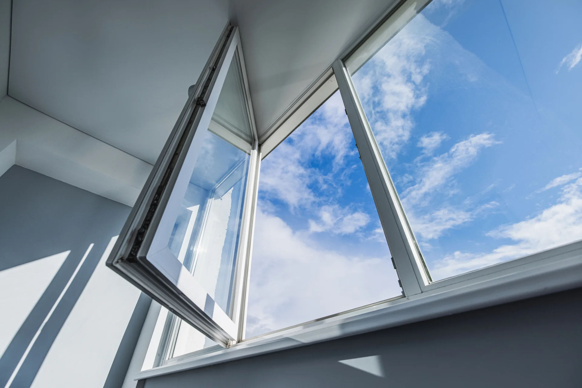VLX 80 Casement Window in Dallas, TX | Meridian Windows and Doors Dallas - detail 1